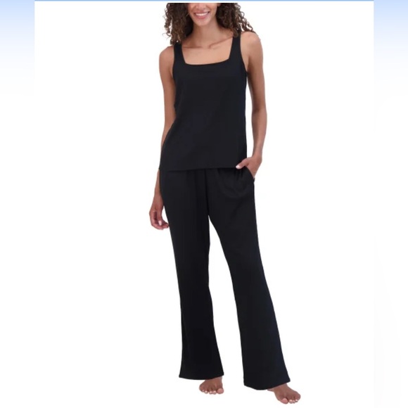 Live2Lounge Elegant Black Pajama Set with Square Neckline and Relaxed Fit - Picture 4 of 4